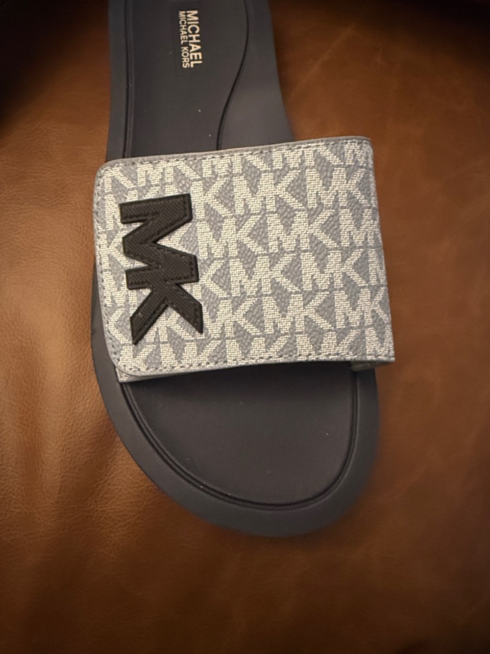 SIZE 10M MICHAEL KORS SLID SIGNATURE SANDALS. Brand New - Picture 2 of 5